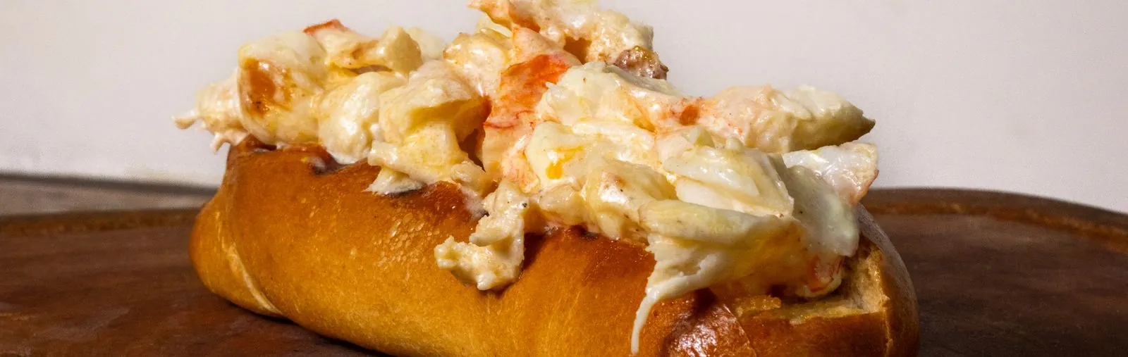 LobsterCue: lagosta na brasa com manteiga do sertão no pão brioche