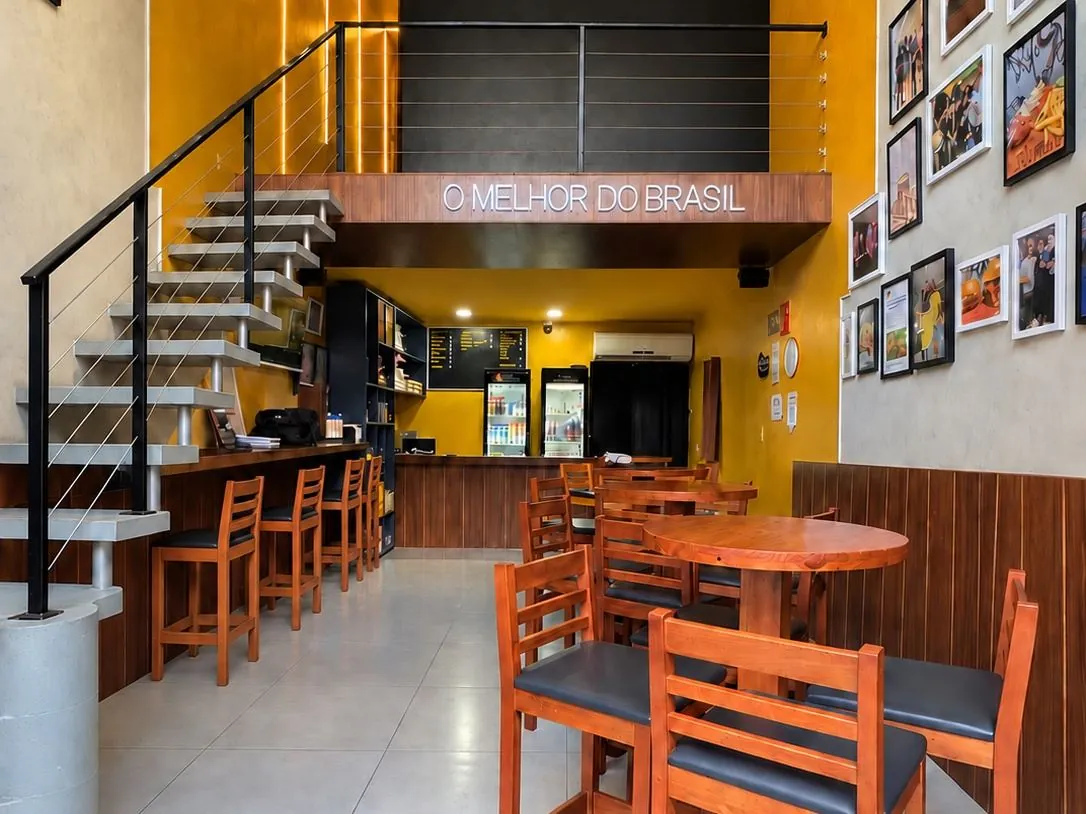 Salão do BurgerCue na Av. Pedroso de Morais, 777, Pinheiros